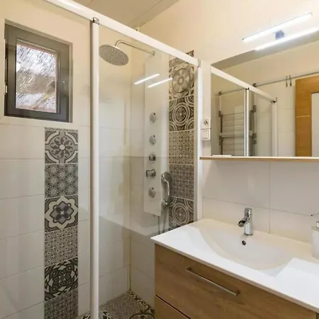 Au Avec Privatif Holiday home Salavas